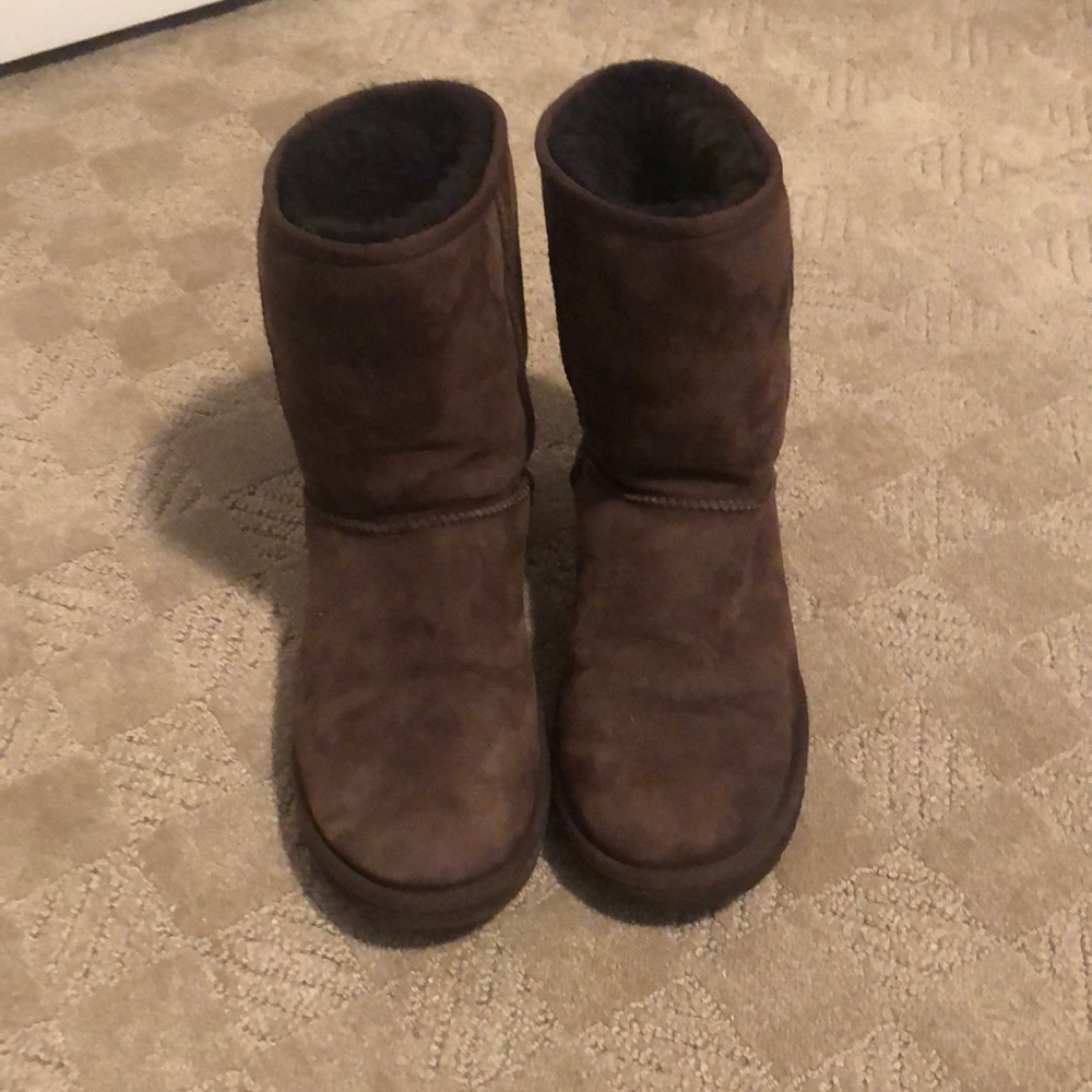 brown short uggs